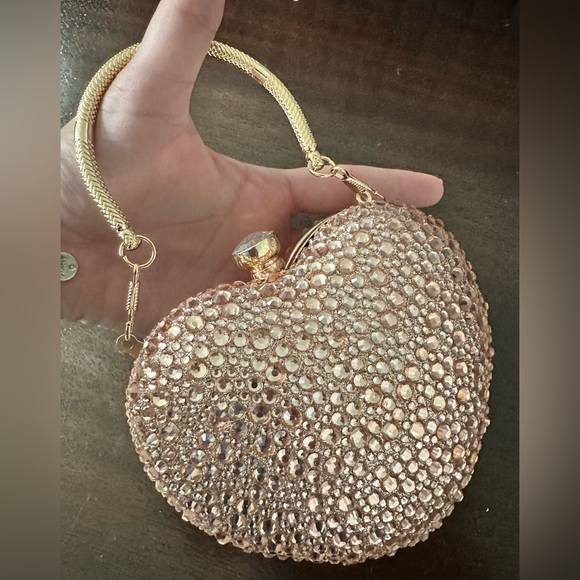 Ramla Champagne Heart Shaped Crystal Clutch/Crossbody NEW - Picture 2 of 6